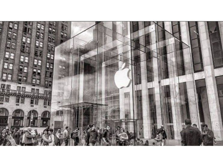 The Journey to $2 Trillion: How Apple compares to other tech titans Image