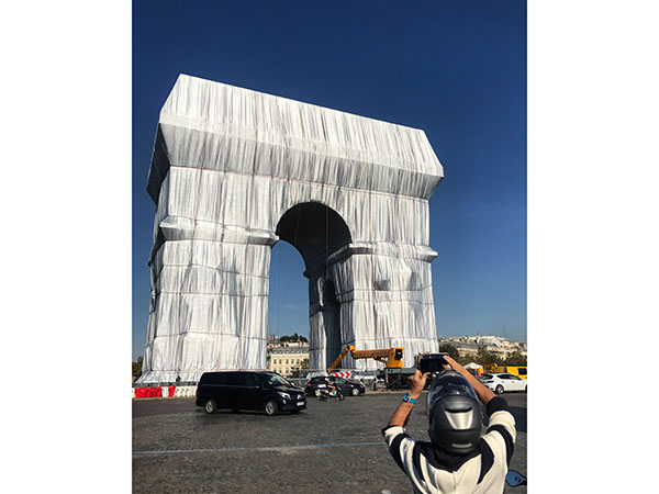 Christo's wrapped Arc de Triomphe Christo's wrapped Arc de Triomphe