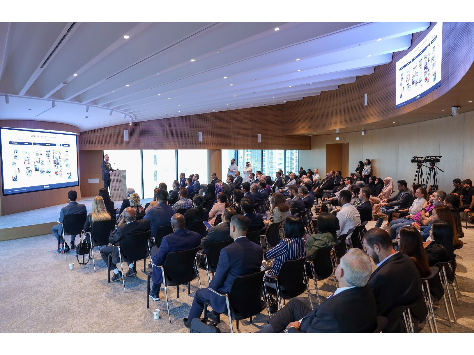 Dubai Chambers hosts seminar to empower the private sector to enhance customer experience Image