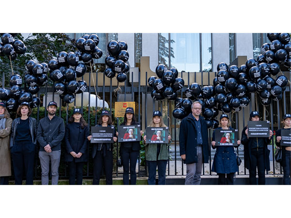 Reporters Without Borders launches operation on the day of the assassination of Politkovskaïa and birthday of Vladimir Putin