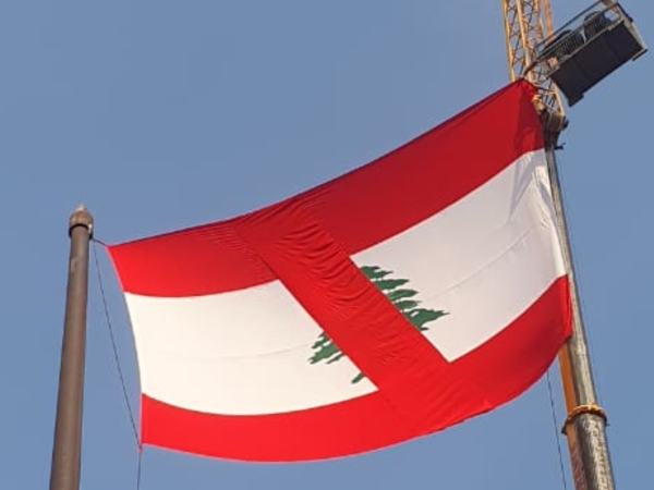 An-Nahar’s bold marketing stunt backfires: the Lebanese flag with a red stripe sparks controversy Image