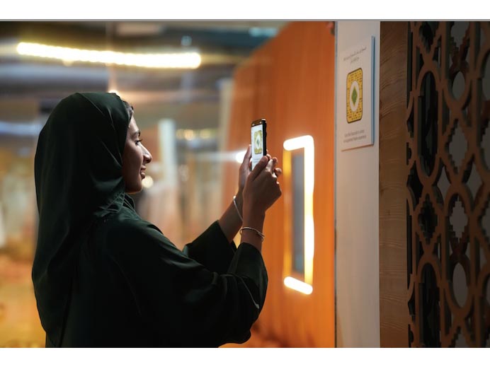 Snapchat Collaborates with Ministry of Culture and Saudi Fashion Commission to Unveil a Revolutionary Fusion of Fashion and AR Technology Snapchat Collaborates with Ministry of Culture and Saudi Fashion Commission to Unveil a Revolutionary Fusion of Fashion and AR Technology