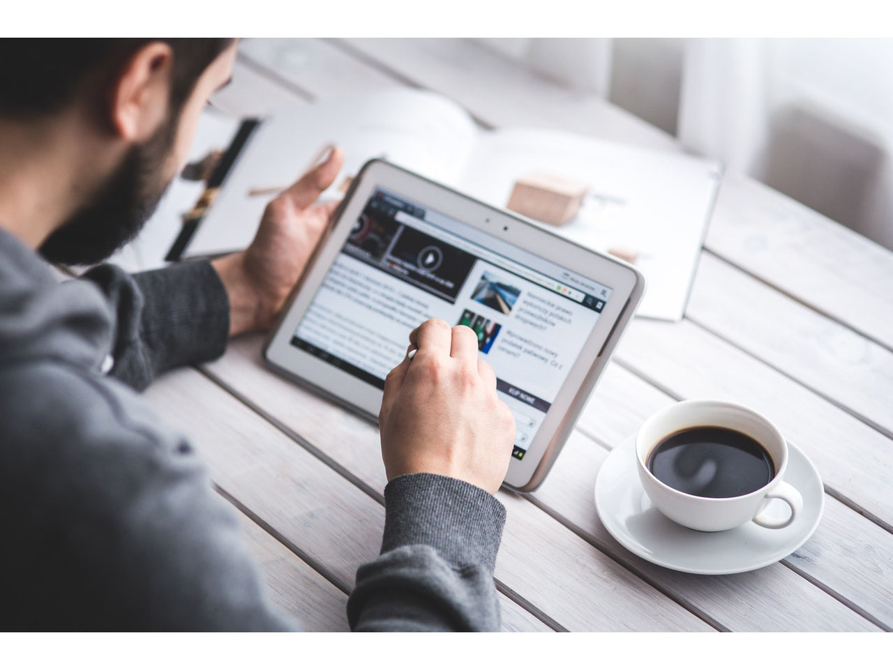 Magazines and News Mobile apps track their users more than any other app Image