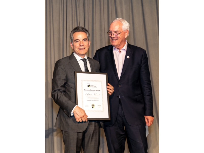 Antonio Vincenti honored at World Out of Home Organization 2022 Award  Image
